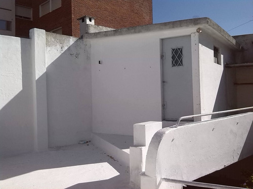 Local Comercial + Una Casa + Un Apartamento En La Blanqueada