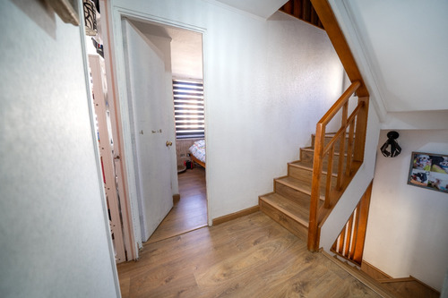 Casa Remodelada De Tres Pisos Y 4 Dormitorios En Condominio