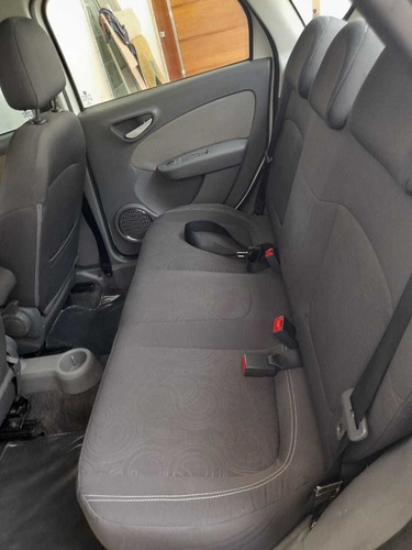 Imagem 4 de 5 de Fiat Grand Siena 2014 1.6 16v Essence Flex 4p