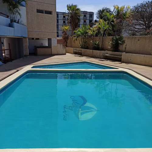 Imagen 10 de 12 de Comodo Apartamento Para Alquiler Vacacional Lecheria Frente A Playa Lido R. Mar De Leva