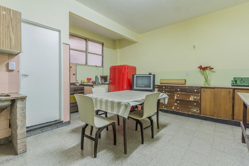 Local - San Telmo - Local A La Calle Con Subsuelo 183,82 M2 Totales.