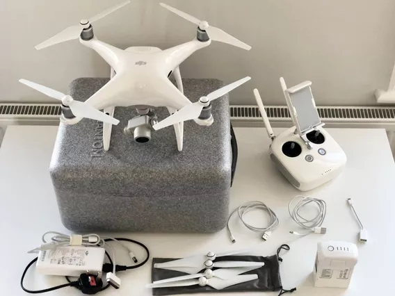 Drone Dji Phantom 4 Standart Com Câmera 4k Branco 2 Baterias