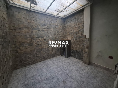 Remax Vende Comodo Town House En El Conjunto Villa Santorini, Tucacas.