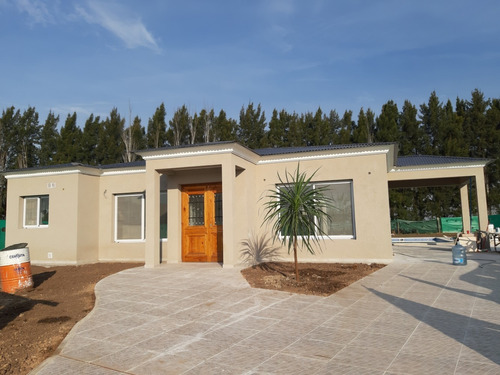 Hermosa Casa En Santa Ines Con Piscina Sobre Lote De 910 M