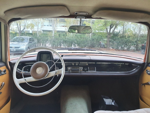 Mercedes-benz 200 (w110)