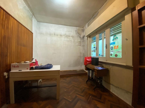Lega Propiedades Vende En Exclusividad Excelente Inmueble De 4 Dormitorios, 2 Cocinas, 2 Baños Y Garage, Con Gran Potencial En El Centro De La Ciudad De La Paz.