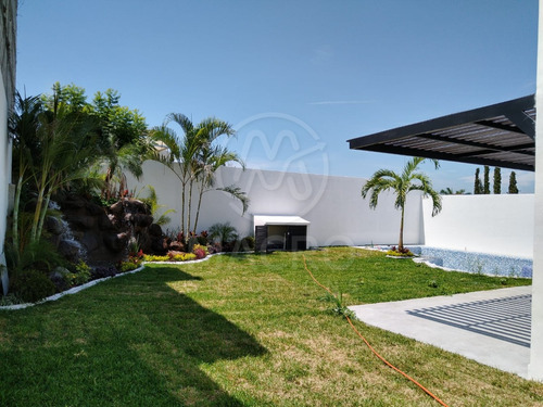 Casa En Preventa En Fracc. Real De Oaxtepec Con Amplio Jardín Y Alberca Con Jacuzzi