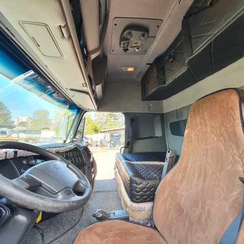 Imagem 22 de 25 de Caminhão Volvo Fh 460 6x4 2014 Globetrother Baixo Km Fh460