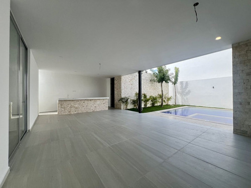 Casa En Venta En Merida, Privada El Origen, Mod 659 Con Alberca