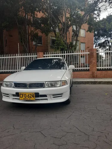 Mitsubishi Lancer 1.6 Glx 5 p