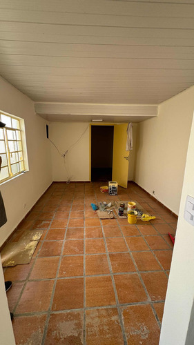 Aluga-se Casa Com 2 Quartos E Amplo Quintal