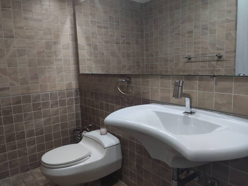 Imagen 10 de 17 de Venta De Townhouse En Altos De Guataparo Vista El Lago Mp