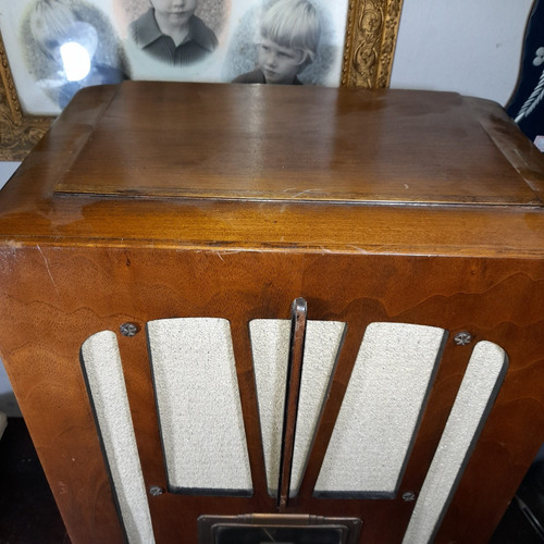 Imagem 3 de 10 de Rádio Antigo Madeira Standard Broadcast Grande, Não Funciona