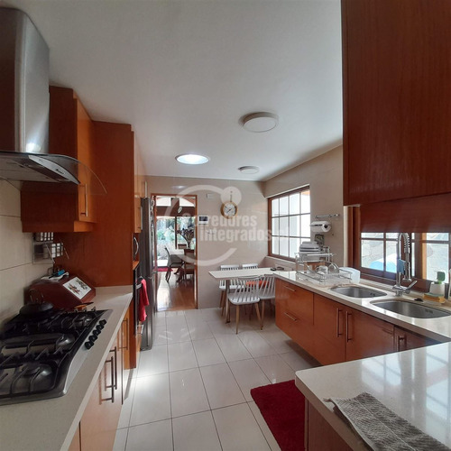 Linda Casa En Venta De 5 D En Cond. Refugios Del Arrayán