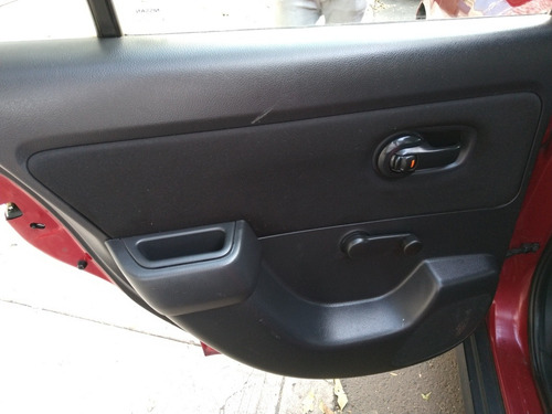 Imagen 11 de 15 de Nissan Tiida Comfort 1.8 6 Vel.