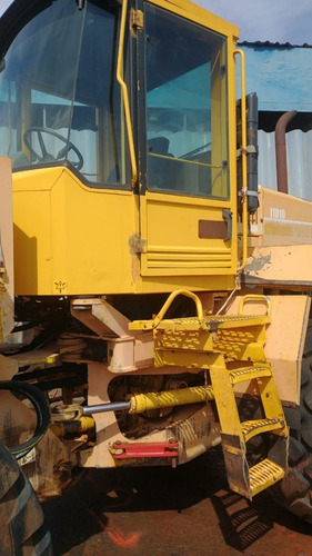 Imagem 2 de 10 de Pa Carregadeira Volvo L 110 Motor Novo Ano 2004 R$ 170.000.