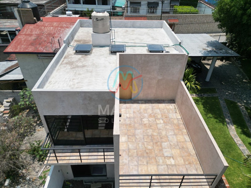 Casa En Venta En Col. Lazaro Cardenas De 2 Niveles Y Con Alberca