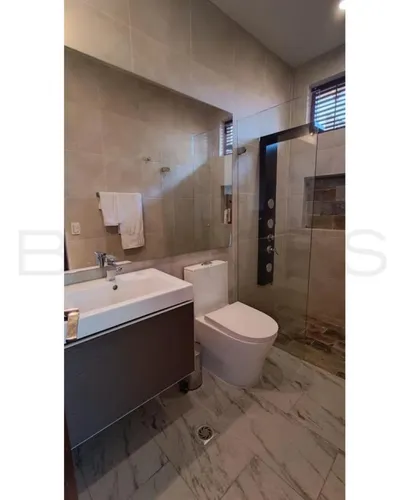 Casa En Venta En Nilo. Cod V7051
