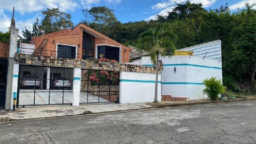 Josefina Toledo: Casa En Venta En Altos De Guataparo, 792m², Bellas Y Amplias Áreas Verdes, Planta 100% , Alta Seguridad, 269250