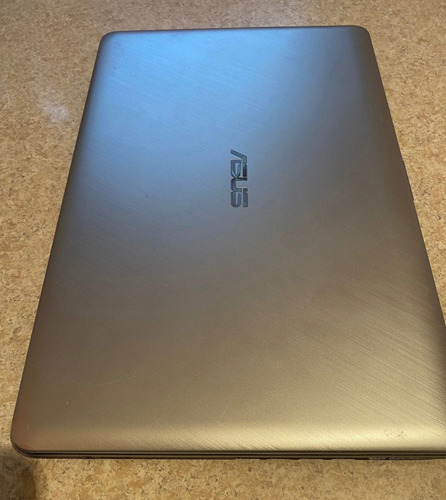 Laptop Asus Celeron A4 4gb, Con Pad Numérico (Usado)