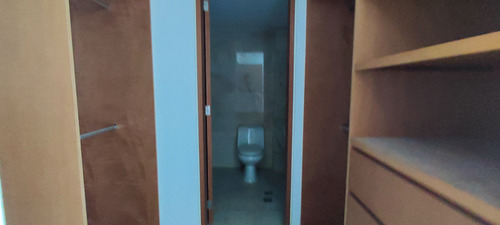 Se Vende Ph En Lomas De Las Mercedes