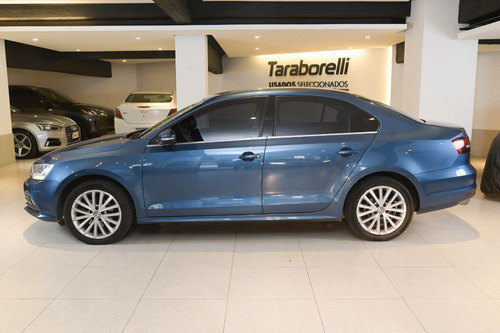 Imagen 8 de 17 de Vento 1.4tsi Bm Tech Fer