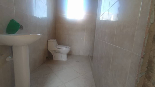 Imagen 11 de 15 de Century 21 Vende Excelente Townhouse
