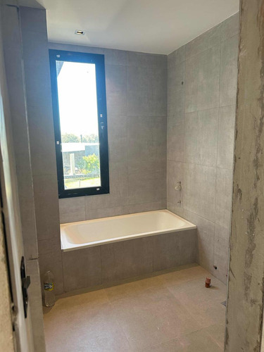 Casa En Venta - 5 Dormitorios 4 Baños - 805mts2 - Escobar