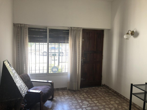 Imagen 5 de 30 de Chalet Clasico Con Local - Castelar Sur - Proximo A Estacion Castelar Y Moron - Venta