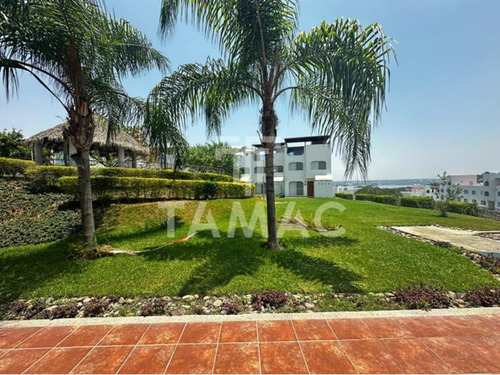 Casa En Venta En Tequesquitengo, Jojutla, Morelos