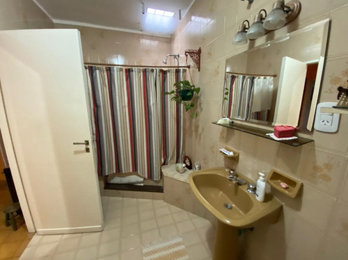 Imagen 12 de 19 de En Venta Casa 5 Amb Con Cochera Y Amplio Fondo Libre Con Pileta En Rdios De Escalada (138)