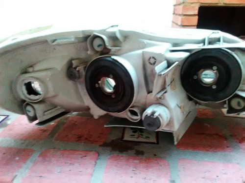 Faros Delanteros Toyota Corolla, El Del Piloto, Pestaña Mala (Usado)