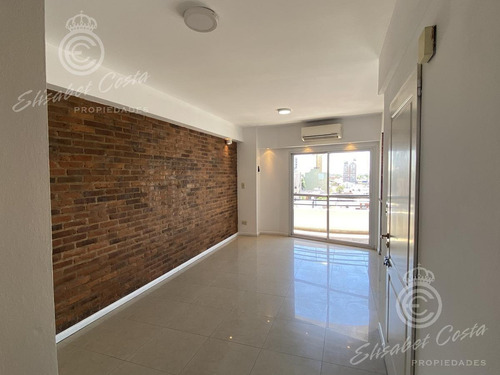 Imagen 10 de 22 de Semipiso De 3 Ambientes Al Frente Con Dos Balcones.