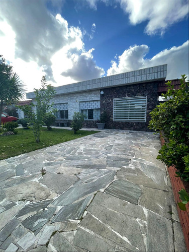 Se Vende Casa De Cuatro Dormitorios En Malvin Norte
