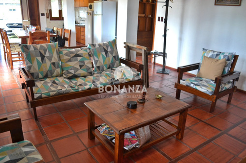 Piriápolis, Playa Hermosa. Casa En Venta A 200 Metros De La Playa. Padrón Único, 4 Dormitorios, 2 Baños