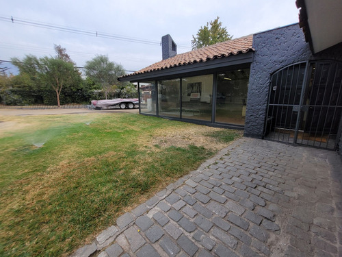 Casa En Vitacura / Muy Visible Comercialmente - Cordillera N