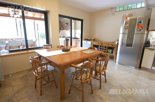 Imagen 8 de 25 de Hermosa Casa Con Jardín En Martinez