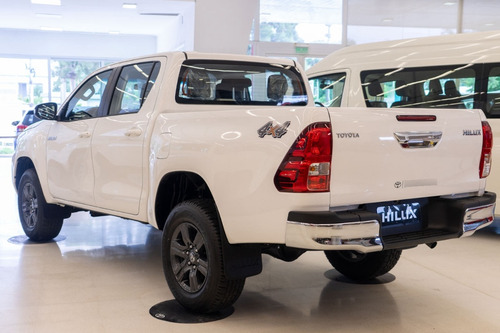 Toyota Hilux 4x2 Dc Sr 2.4 Tdi Mt6