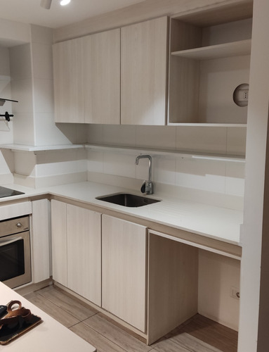 Amplio Depto. Cómo Nuevo En Condominio, 80 Mt2. 2d 2b 1e