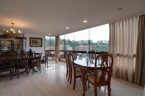 Estupendo Penthouse De 3 Niveles Ubicado En Calle Cerrada De Colinas De Valle Arriba Mls #24-20542