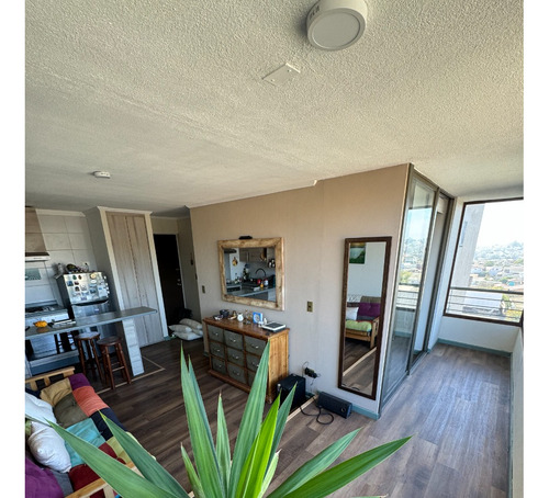 Bello Departamento Remodelado Con Terraza Cerrada