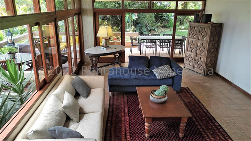 Alto Hatillo !! Hermosa Casa Con Vista Al Ávila, Impecable Cuidado Y Mantenimiento, 1.647 M2 Terreno, 408 M2 Constr., 4 Hab, 7 Baños, 6 Pe, Amplio Y Bello Anexo, Calle Cerrada Con Vigilancia Y Pozo