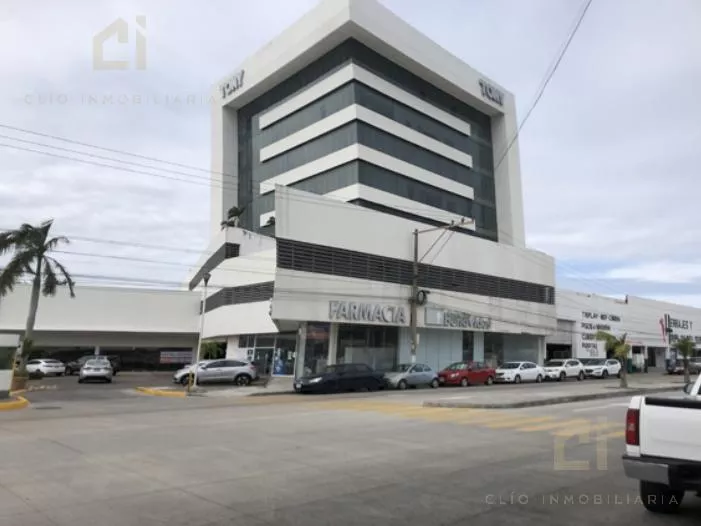 Amplio Local En Renta Dentro De Plaza Palmas, Muy Cerca De Plaza Américas