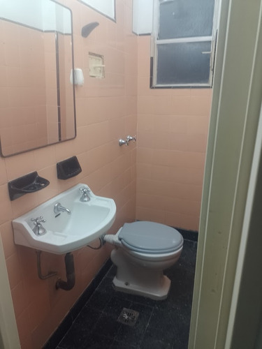 Departamento 3 Ambiente (con Dependencia Modificado A Cocina Comedor )amplio,al Frente , Excelente Ubicacion, A Mts De Corrientes Y Hospital Italiano, Dueño Directo