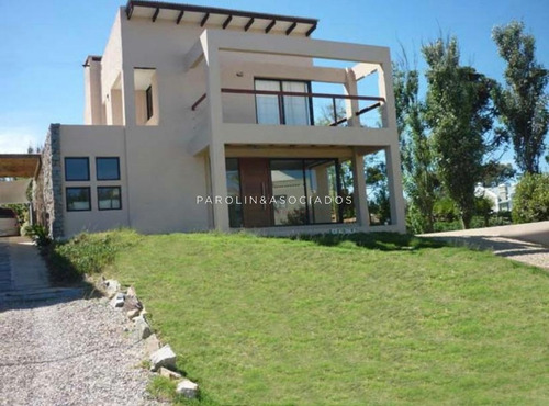 Casa En Venta De 4 Dormitorios En Punta Del Este - Ref: 3802
