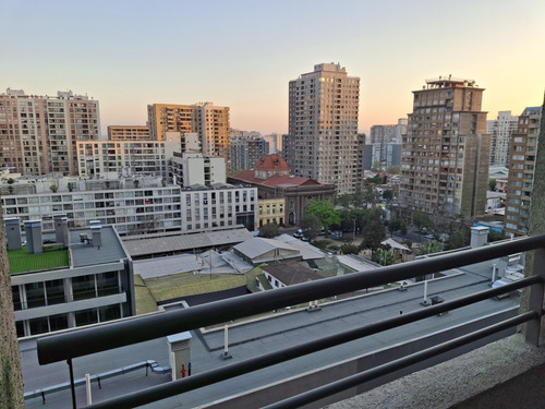 Santiago Metro Santa Lucia, Santa Isabel