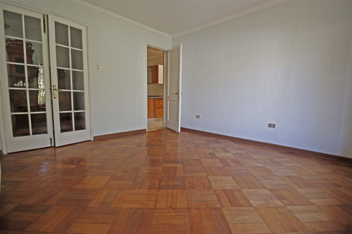 Casa En Venta De 4 Dorm. En Las Condes Estadio Español