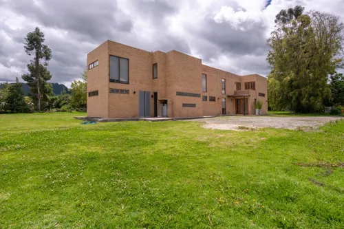 Casa En Venta En Canelon. Cod V5821