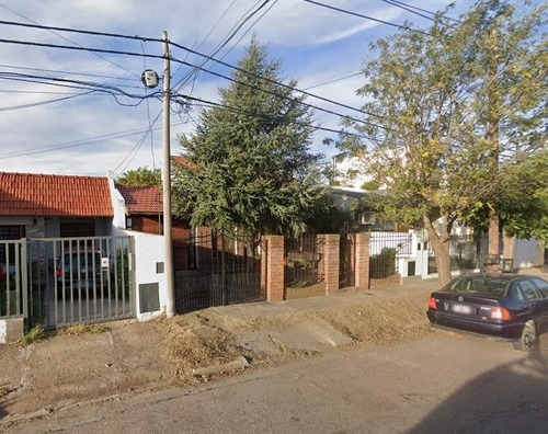 Casa En Venta - 3 Dormitorios 1 Baño - Cochera - 540mts2 - Bahia Blanca