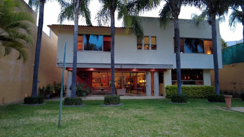 Casa De Lujo Con Alberca En Venta En Colinas De San Javier Villa Universitaria